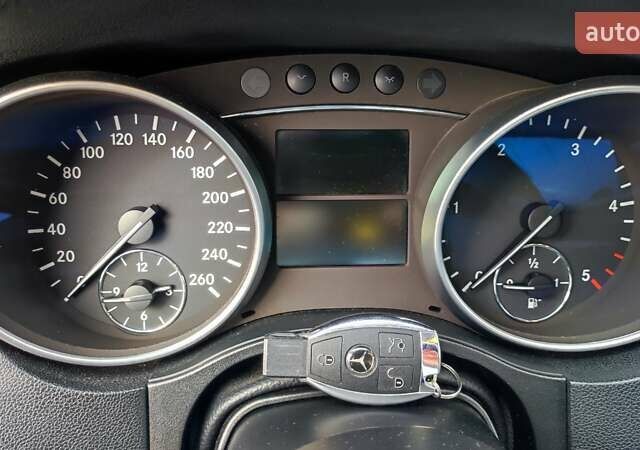 Мерседес М-Класс 2008 в Киеве на Automoto.ua Синий Мерседес М-Класс, объемом двигателя 3 л и пробегом 323 тыс. км за 14200 $, фото 30 на Automoto.ua