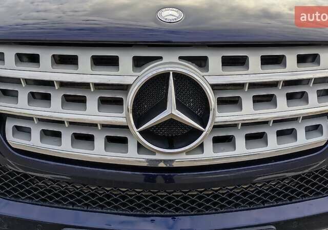 Мерседес М-Класс 2008 в Киеве на Automoto.ua Синий Мерседес М-Класс, объемом двигателя 3 л и пробегом 323 тыс. км за 14200 $, фото 9 на Automoto.ua