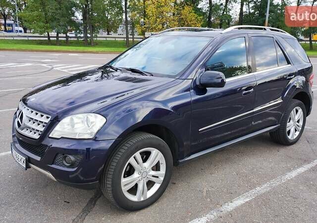 Мерседес М-Класс 2008 в Киеве на Automoto.ua Синий Мерседес М-Класс, объемом двигателя 3 л и пробегом 323 тыс. км за 14200 $, фото 7 на Automoto.ua