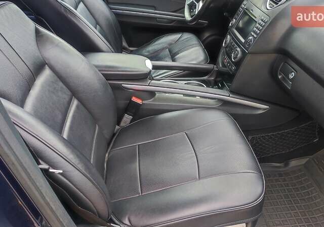 Мерседес М-Класс 2008 в Киеве на Automoto.ua Синий Мерседес М-Класс, объемом двигателя 3 л и пробегом 323 тыс. км за 14200 $, фото 19 на Automoto.ua