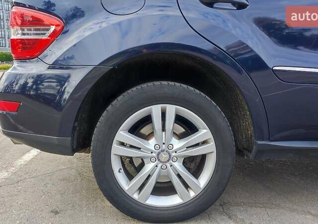 Мерседес М-Класс 2008 в Киеве на Automoto.ua Синий Мерседес М-Класс, объемом двигателя 3 л и пробегом 323 тыс. км за 14200 $, фото 14 на Automoto.ua