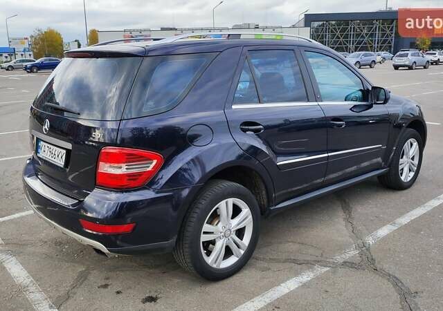 Мерседес М-Класс 2008 в Киеве на Automoto.ua Синий Мерседес М-Класс, объемом двигателя 3 л и пробегом 323 тыс. км за 14200 $, фото 3 на Automoto.ua