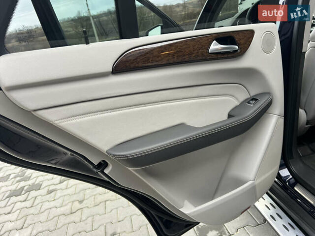 Синій Мерседес М-Клас, об'ємом двигуна 3 л та пробігом 166 тис. км за 30900 $, фото 48 на Automoto.ua