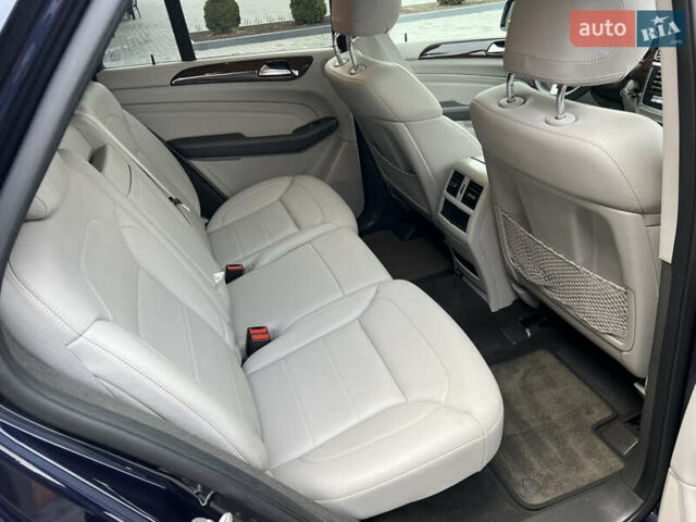 Синій Мерседес М-Клас, об'ємом двигуна 3 л та пробігом 166 тис. км за 30900 $, фото 63 на Automoto.ua