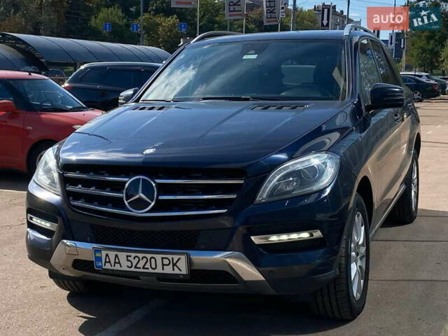 Мерседес М-Клас 2013 у Києві на Automoto.ua Синій Мерседес М-Клас, об'ємом двигуна 2.14 л та пробігом 307 тис. км за 16900 $, фото 2 на Automoto.ua
