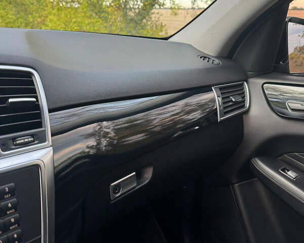 Синий Мерседес М-Класс, объемом двигателя 2.99 л и пробегом 220 тыс. км за 24500 $, фото 15 на Automoto.ua