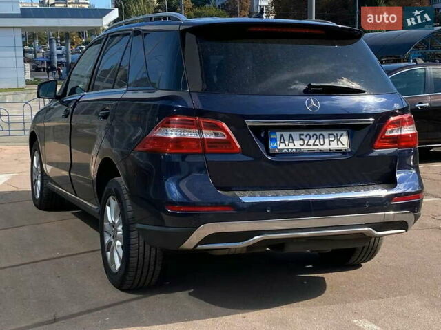 Мерседес М-Клас 2013 у Києві на Automoto.ua Синій Мерседес М-Клас, об'ємом двигуна 2.14 л та пробігом 307 тис. км за 16900 $, фото 6 на Automoto.ua