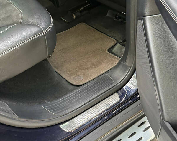 Синий Мерседес М-Класс, объемом двигателя 2.99 л и пробегом 220 тыс. км за 24500 $, фото 17 на Automoto.ua