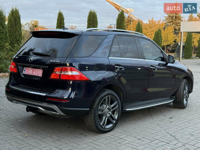 Синій Мерседес М-Клас, об'ємом двигуна 2.99 л та пробігом 242 тис. км за 21799 $, фото 10 на Automoto.ua