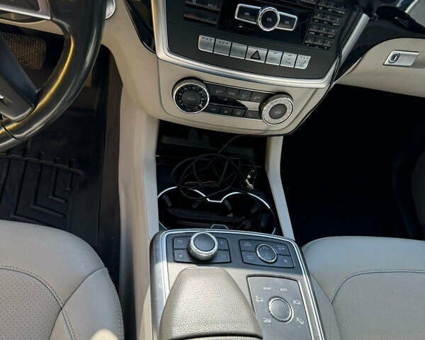 Синий Мерседес М-Класс, объемом двигателя 2.99 л и пробегом 269 тыс. км за 24500 $, фото 12 на Automoto.ua