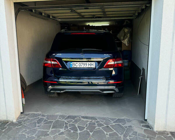 Синий Мерседес М-Класс, объемом двигателя 2.99 л и пробегом 269 тыс. км за 24500 $, фото 1 на Automoto.ua