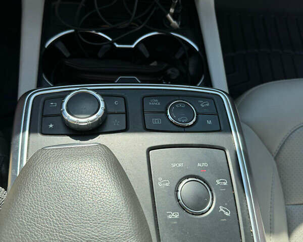 Синий Мерседес М-Класс, объемом двигателя 2.99 л и пробегом 269 тыс. км за 24500 $, фото 18 на Automoto.ua