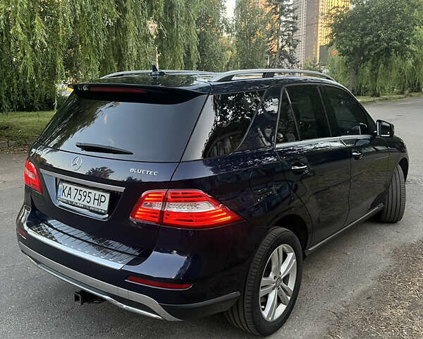 Синій Мерседес М-Клас, об'ємом двигуна 2.99 л та пробігом 216 тис. км за 20950 $, фото 26 на Automoto.ua