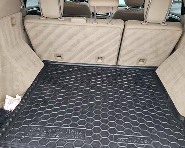 Синій Мерседес М-Клас, об'ємом двигуна 2.14 л та пробігом 190 тис. км за 19000 $, фото 19 на Automoto.ua