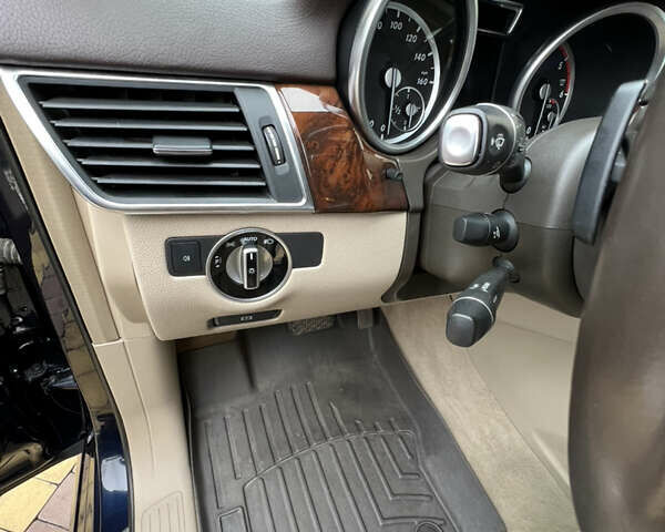 Синій Мерседес М-Клас, об'ємом двигуна 2.14 л та пробігом 130 тис. км за 26500 $, фото 18 на Automoto.ua