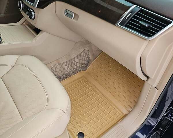 Синій Мерседес М-Клас, об'ємом двигуна 2.14 л та пробігом 190 тис. км за 19000 $, фото 56 на Automoto.ua