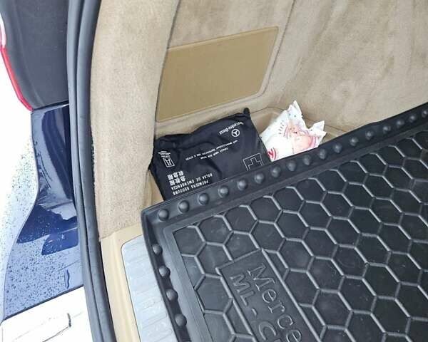 Синій Мерседес М-Клас, об'ємом двигуна 2.14 л та пробігом 190 тис. км за 19000 $, фото 21 на Automoto.ua