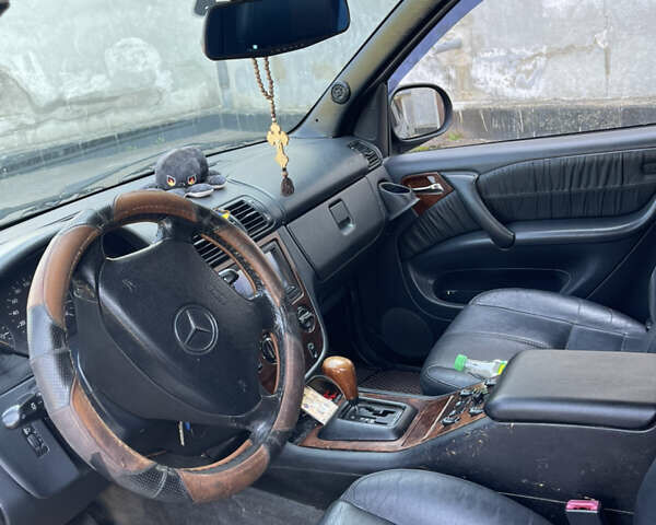 Зеленый Мерседес М-Класс, объемом двигателя 3.2 л и пробегом 253 тыс. км за 4000 $, фото 6 на Automoto.ua