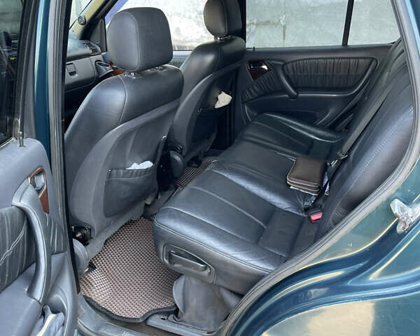 Зеленый Мерседес М-Класс, объемом двигателя 3.2 л и пробегом 253 тыс. км за 4000 $, фото 4 на Automoto.ua