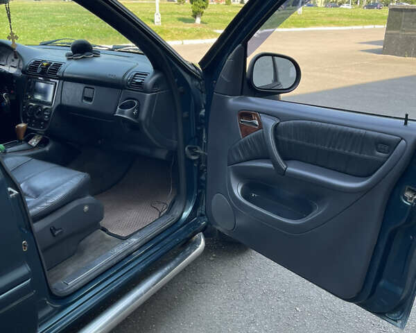 Зеленый Мерседес М-Класс, объемом двигателя 3.2 л и пробегом 253 тыс. км за 4000 $, фото 3 на Automoto.ua