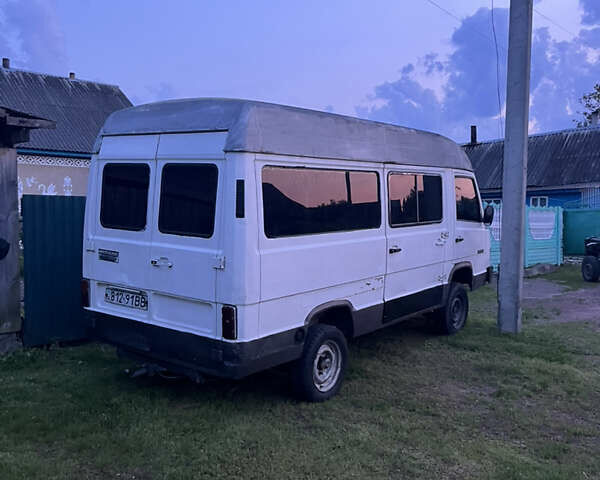 Білий Мерседес MB-Class, об'ємом двигуна 2.4 л та пробігом 314 тис. км за 1850 $, фото 1 на Automoto.ua
