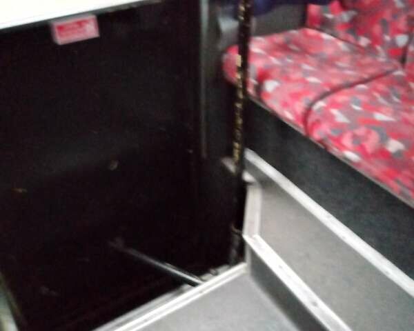 Белый Мерседес MB-Class, объемом двигателя 4 л и пробегом 100 тыс. км за 11000 $, фото 2 на Automoto.ua