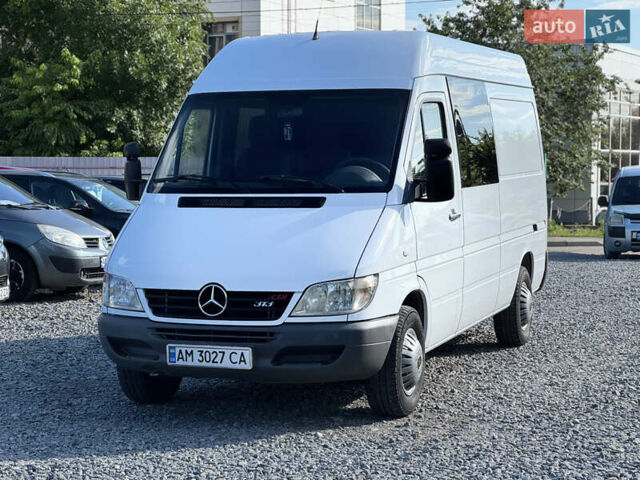 Белый Мерседес MB-Class, объемом двигателя 2.15 л и пробегом 344 тыс. км за 9999 $, фото 3 на Automoto.ua