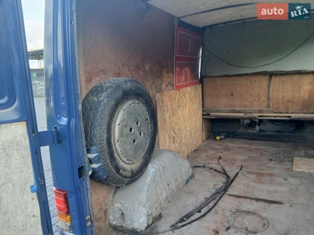 Синій Мерседес MB-Class, об'ємом двигуна 2.3 л та пробігом 300 тис. км за 2100 $, фото 20 на Automoto.ua