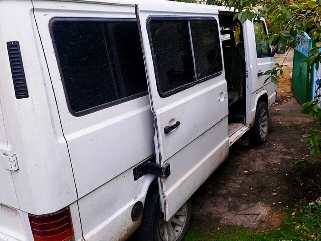 Мерседес МБ100, объемом двигателя 2.4 л и пробегом 0 тыс. км за 1600 $, фото 9 на Automoto.ua