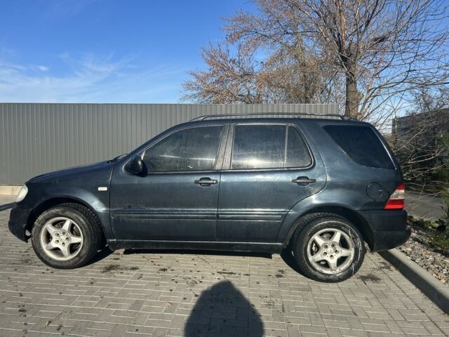 Черный Мерседес МЛ 320, объемом двигателя 3.2 л и пробегом 2 тыс. км за 7500 $, фото 1 на Automoto.ua