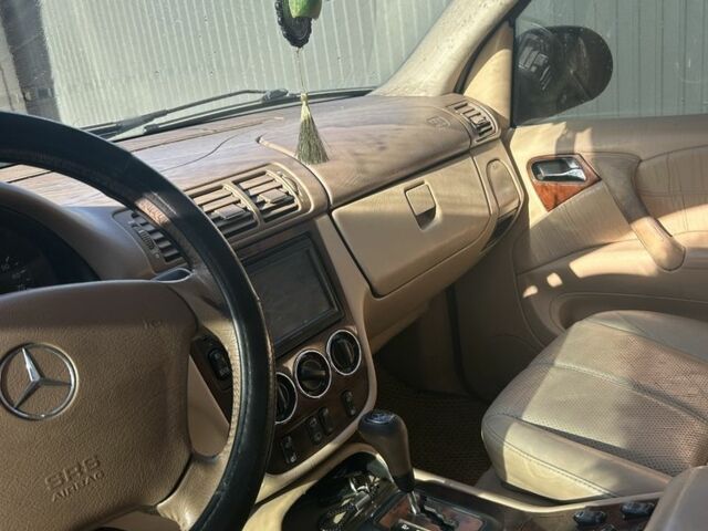 Черный Мерседес МЛ 320, объемом двигателя 3.2 л и пробегом 2 тыс. км за 7500 $, фото 6 на Automoto.ua