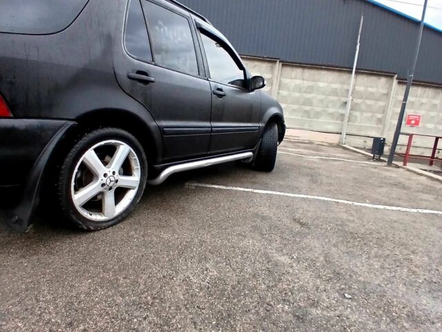 Чорний Мерседес МЛ 320, об'ємом двигуна 3.2 л та пробігом 400 тис. км за 5800 $, фото 11 на Automoto.ua