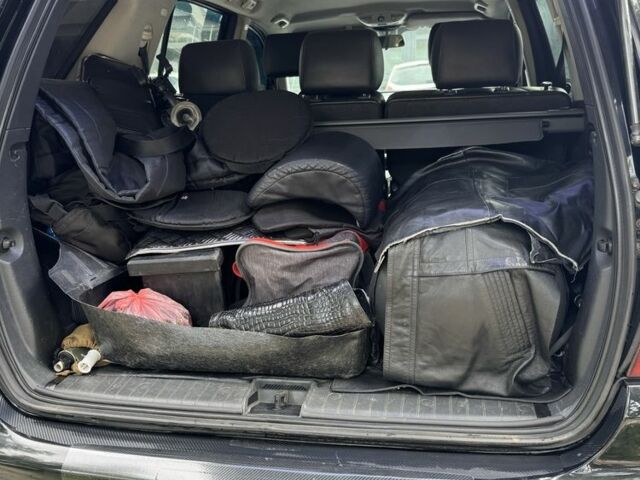 Черный Мерседес МЛ 320, объемом двигателя 3.2 л и пробегом 301 тыс. км за 7100 $, фото 2 на Automoto.ua