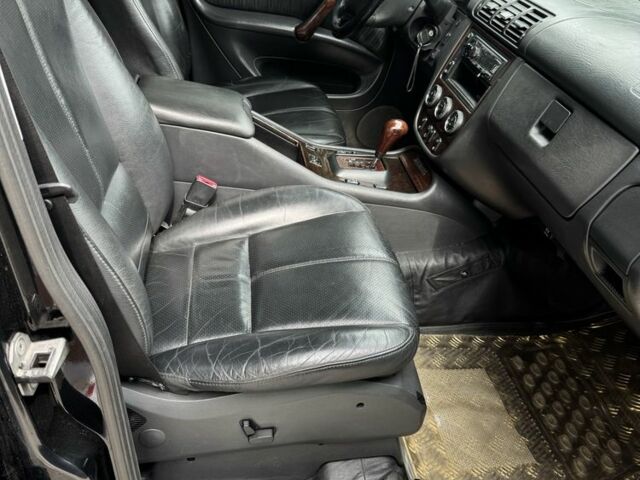 Черный Мерседес МЛ 320, объемом двигателя 3.2 л и пробегом 301 тыс. км за 7100 $, фото 3 на Automoto.ua