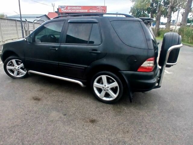 Чорний Мерседес МЛ 320, об'ємом двигуна 3.2 л та пробігом 400 тис. км за 5800 $, фото 9 на Automoto.ua