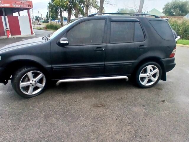 Чорний Мерседес МЛ 320, об'ємом двигуна 3.2 л та пробігом 400 тис. км за 5800 $, фото 5 на Automoto.ua