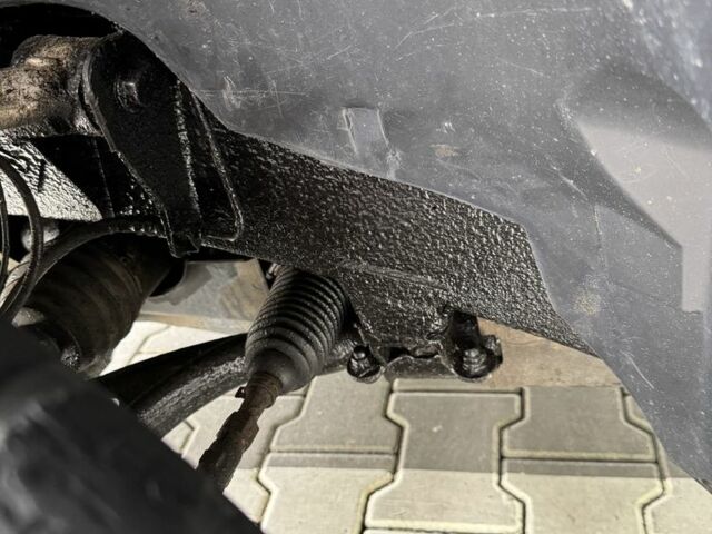 Черный Мерседес МЛ 320, объемом двигателя 3.2 л и пробегом 301 тыс. км за 7100 $, фото 7 на Automoto.ua