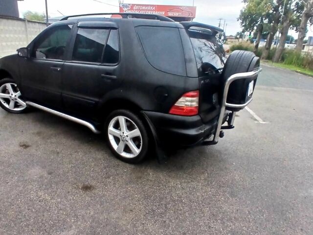 Чорний Мерседес МЛ 320, об'ємом двигуна 3.2 л та пробігом 400 тис. км за 5800 $, фото 6 на Automoto.ua