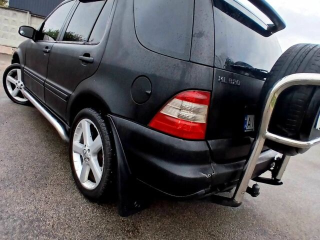 Чорний Мерседес МЛ 320, об'ємом двигуна 3.2 л та пробігом 400 тис. км за 5800 $, фото 12 на Automoto.ua