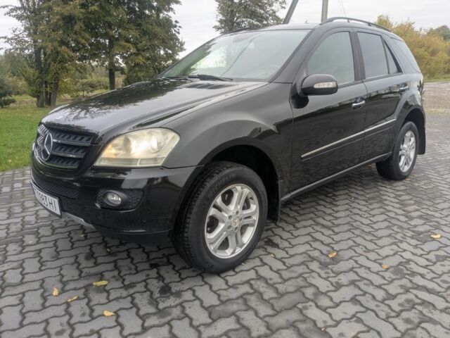 Черный Мерседес МЛ 320, объемом двигателя 3 л и пробегом 500 тыс. км за 10100 $, фото 13 на Automoto.ua