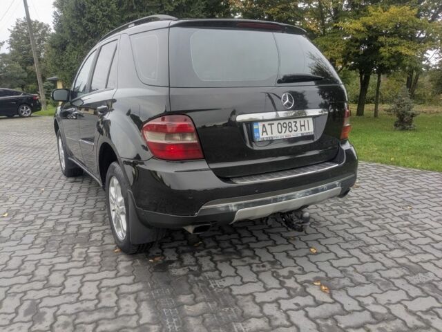 Черный Мерседес МЛ 320, объемом двигателя 3 л и пробегом 500 тыс. км за 10100 $, фото 6 на Automoto.ua