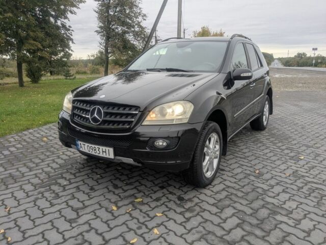 Черный Мерседес МЛ 320, объемом двигателя 3 л и пробегом 500 тыс. км за 10100 $, фото 14 на Automoto.ua