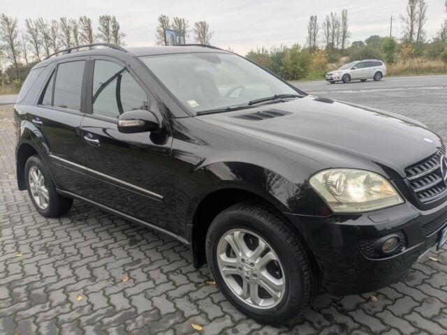 Черный Мерседес МЛ 320, объемом двигателя 3 л и пробегом 500 тыс. км за 10100 $, фото 11 на Automoto.ua