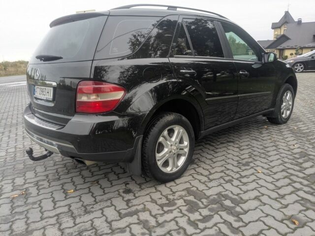 Черный Мерседес МЛ 320, объемом двигателя 3 л и пробегом 500 тыс. км за 10100 $, фото 10 на Automoto.ua