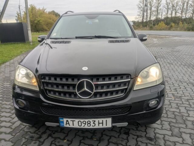 Черный Мерседес МЛ 320, объемом двигателя 3 л и пробегом 500 тыс. км за 10100 $, фото 12 на Automoto.ua