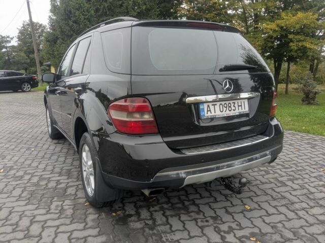 Черный Мерседес МЛ 320, объемом двигателя 3 л и пробегом 500 тыс. км за 10100 $, фото 5 на Automoto.ua