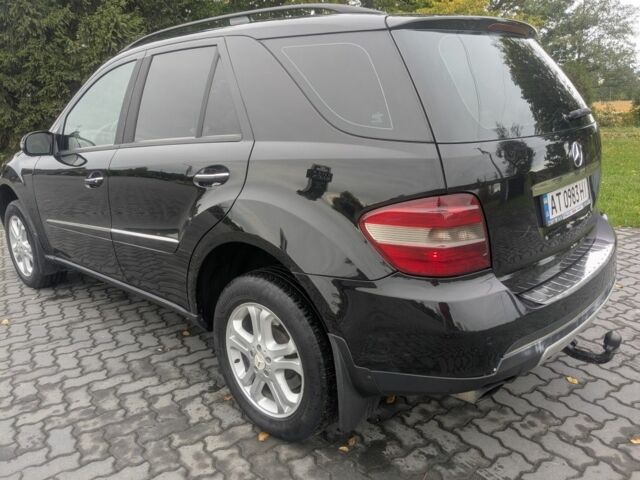 Черный Мерседес МЛ 320, объемом двигателя 3 л и пробегом 500 тыс. км за 10100 $, фото 3 на Automoto.ua