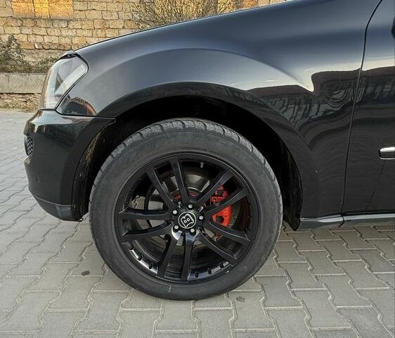 Черный Мерседес МЛ 320, объемом двигателя 3 л и пробегом 293 тыс. км за 11000 $, фото 10 на Automoto.ua