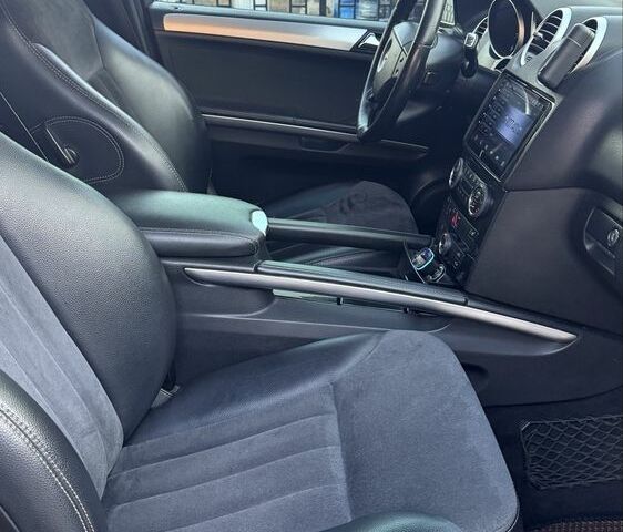 Черный Мерседес МЛ 320, объемом двигателя 3 л и пробегом 293 тыс. км за 11000 $, фото 18 на Automoto.ua