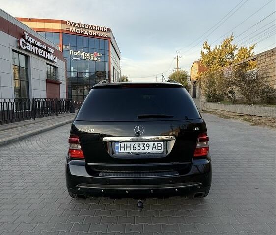Черный Мерседес МЛ 320, объемом двигателя 3 л и пробегом 293 тыс. км за 11000 $, фото 7 на Automoto.ua
